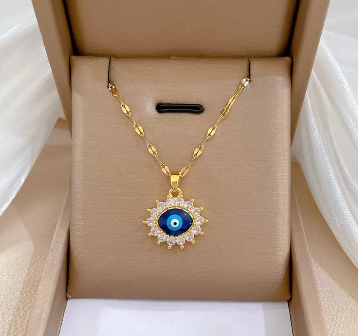 Third eye pendant necklace